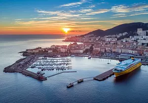 La Corse du nord au sud